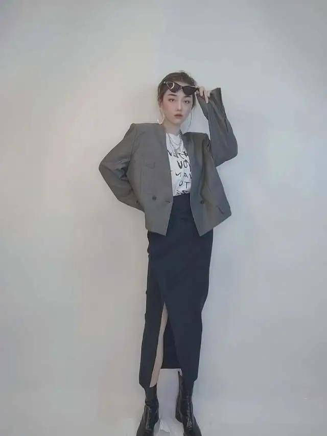 三十多的女人,不妨试试西装配裙子,气质又时髦,女明星都这样穿