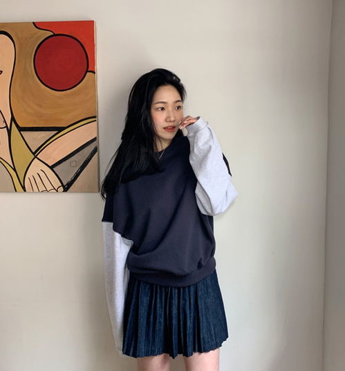 卫衣半裙2020最流行穿法,时髦又有女人味