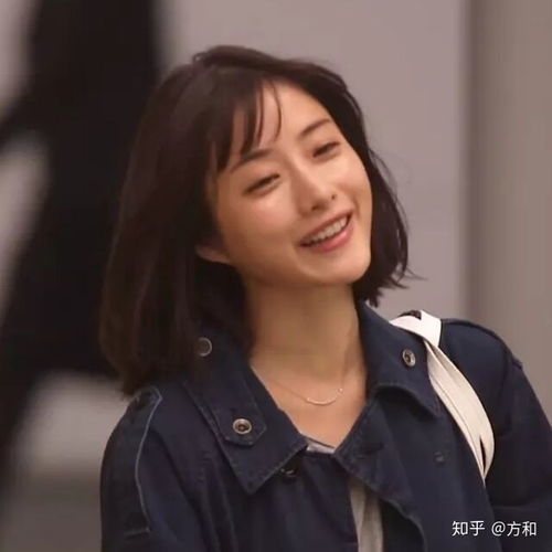 请问有哪些笑的很开心的女生的图片可以做头像