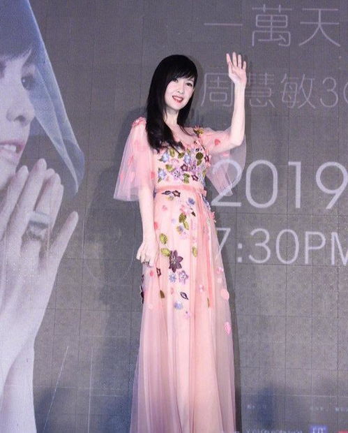 52岁周慧敏近照真冻龄肌肤白皙细腻胜似少女,绝美气质太罕见