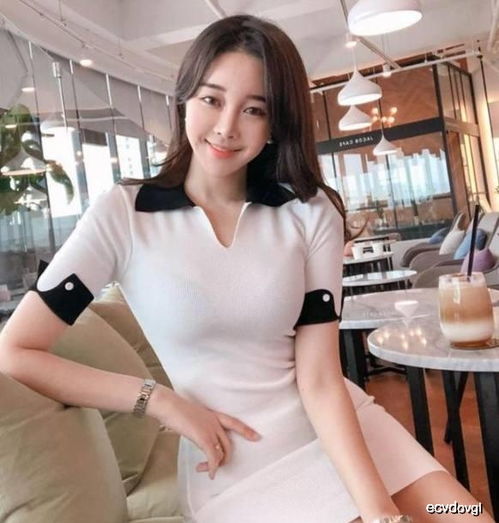 颜值很高的长腿美女,搭配紧身包臀裙,特别有魅力