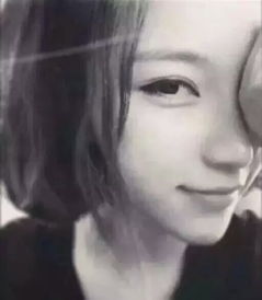 求唯美女生头像,黑白的,谢谢各位了