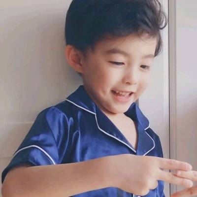 情侣头像可爱小孩一对两张真人萌娃情侣头像一男一女