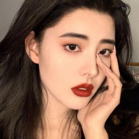 文艺范的女生头像,看起来又有点霸气的