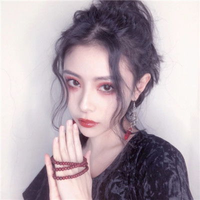 女生超拽霸气头像2018最新生活再累也要屁颠屁颠的过