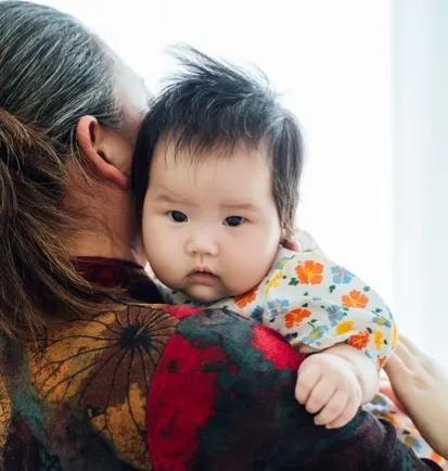 7旬老人坦言帮儿女带娃,一定要守住这4个底线,避免孩子恨自己
