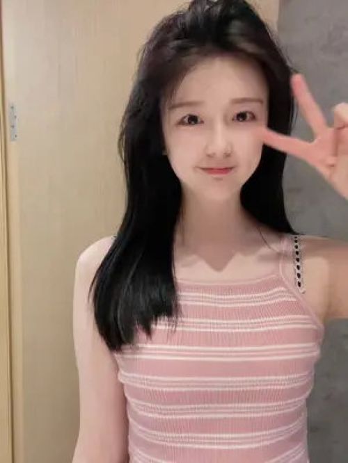 美女卖萌清纯妹子特效拍摄慢镜头
