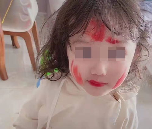 6岁女孩热衷化妆,爸反对妈支持面对臭美的娃,父母如何应对