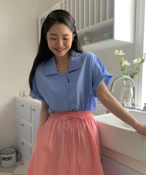 ins时尚博主整体的搭配偏舒适简约风很适合温柔气质型女孩