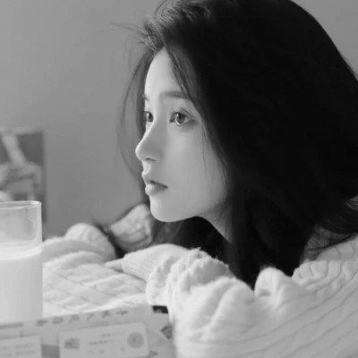黑白头像女唯美高清图片