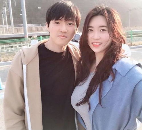 韩国45岁冻龄美女,每日练习瑜伽,俘获22岁小鲜肉