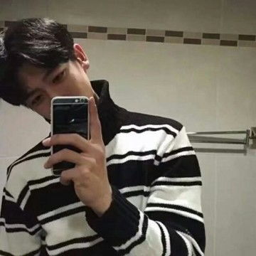 拿手机挡脸男生头像