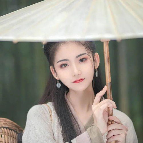 意境古风漫画女生头像芙蓉不及美人妆水殿风来珠翠香