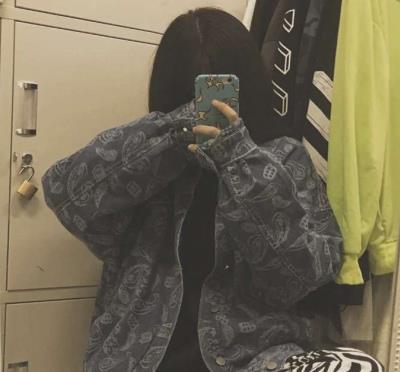 你偏爱的不露脸女生头像和精选治愈文案
