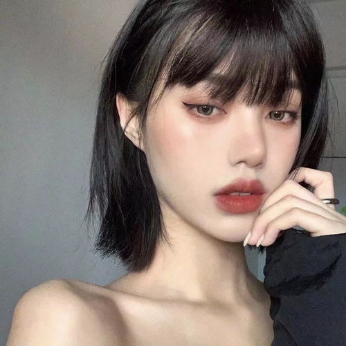 美女头像风停在窗边嘱咐你要热爱这个世界