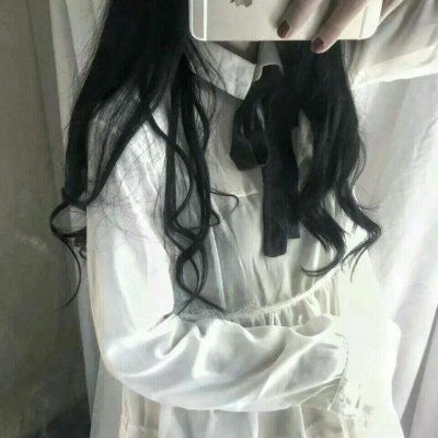 拿苹果手机的女生头像挡脸苹果手机可爱头像