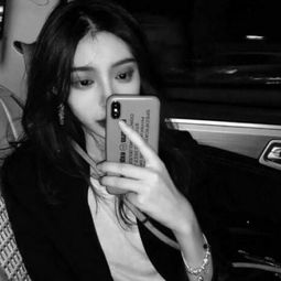 黑白女头像伤感高冷孤独岁月之沉淀