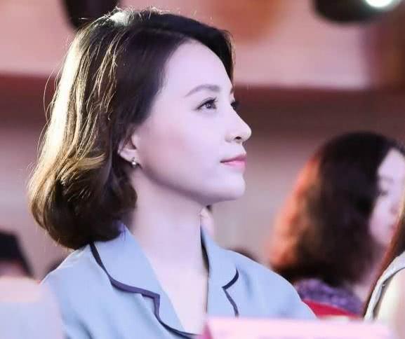 央视五大美女主持人,无论是脸蛋还是身材,总是那么闪耀