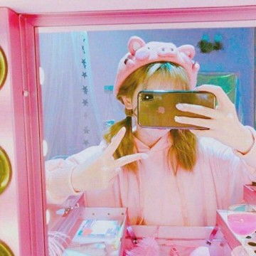 16岁可爱女生手机遮脸头像