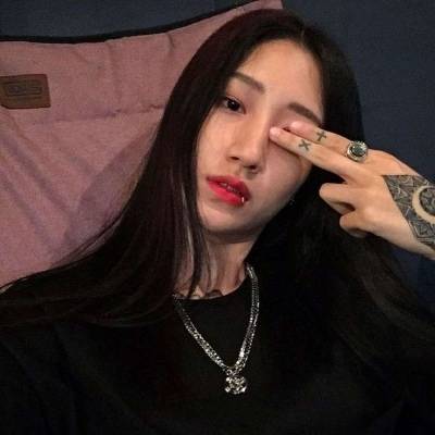 社会女生纹身抽烟头像2020最新美女纹身霸气头像大全