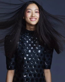 14岁身高一米八任达华女儿一双大长腿也太绝了吧