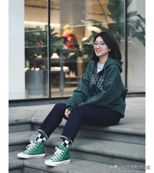 三四十岁女人穿卫衣,牢记3穿3不穿,才能洋气显瘦又好看