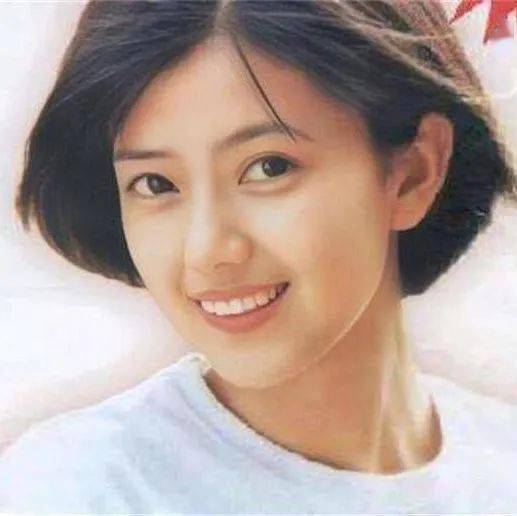 高圆圆产后终于复出啦可状态初代初恋女神天花板就这样跌下神坛了