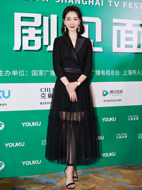 陈数真有女人味,穿西装裙还在外面勒层纱,一般人不敢学