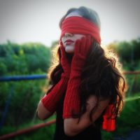 醒了,不知道是泪还是汗挂满了眼角红色系红装女生背影意境头像