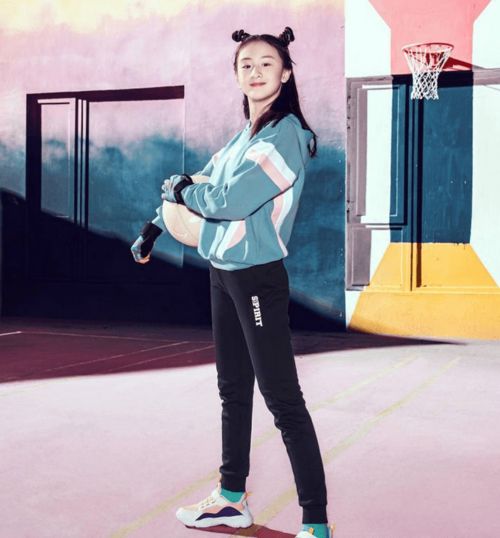 有种野蛮发育叫田亮女儿,12岁身材超吸睛,这大长腿我酸了