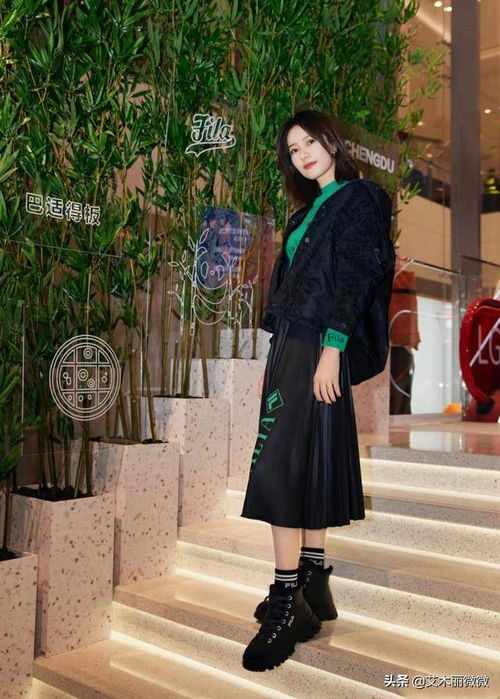 高圆圆最新生图曝光,穿抹胸黑裙美出新高度,脸上丝毫不见皱纹