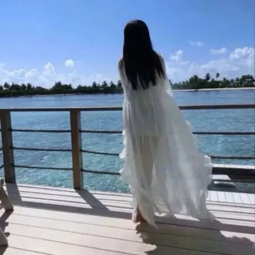 海边唯美女生背影头像我就站这不动谁走向我我就爱谁