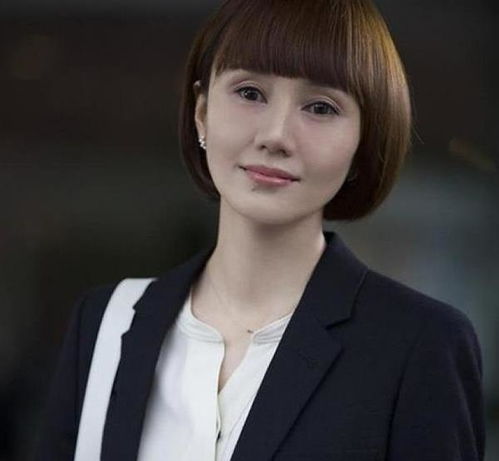 岁月从不败美人41岁袁泉一身素装穿出高级感,温柔到骨子里了