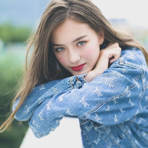 日本14岁混血美女爆红,凭借逆天颜值征服日本时尚圈