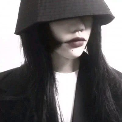 氟西汀微丧女头人的手就这么大,握不住的东西太多