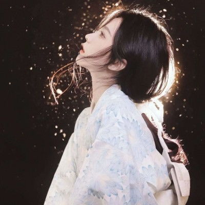 女生头像很干净的女生头像