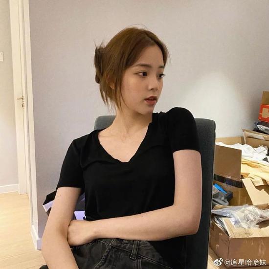 欧阳娜娜在所有人的注视下悄悄变美
