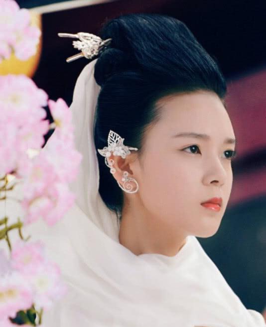 十位戴精美耳饰的古装美女,招摇霸气,岚裳甜美,但都不及她惊艳