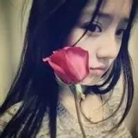 清新女生捧花头像