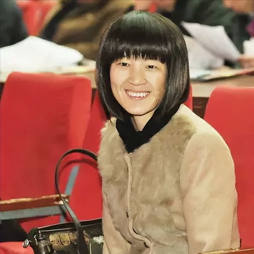 孙女大学毕业失联6年,花甲老人含泪登台寻找,谁料孙女已成名人