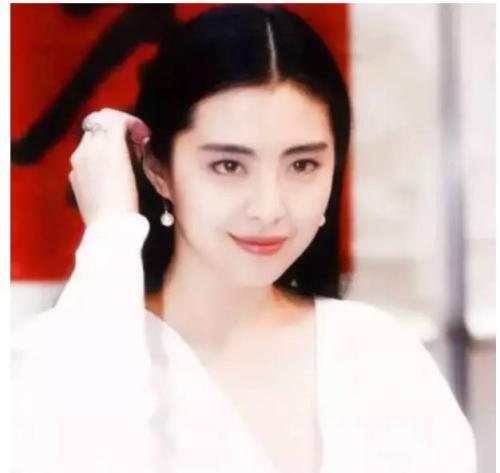 脸上有这4个特点的女生,很吸引异性,尤其最后两个不常有