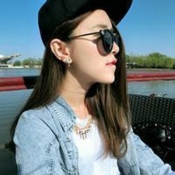 这是我18岁的时候拍的艺术照也是我第一次拍艺术照,转眼之间四年都过去...