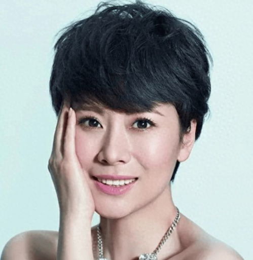 海清47岁真实生活曝光,让强行扮嫩的女星无地自容