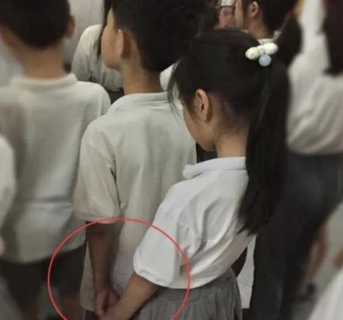 00后女生把情书写成作文,老师看后给了满分三观很正