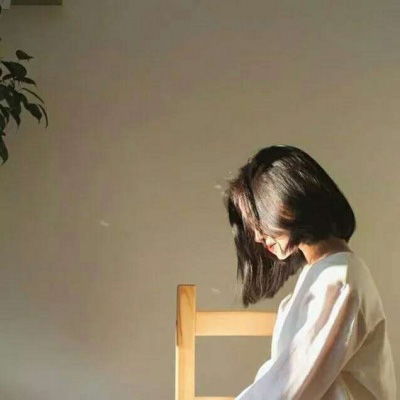 短头发女生头像霸气好看漂亮女生短头发图片