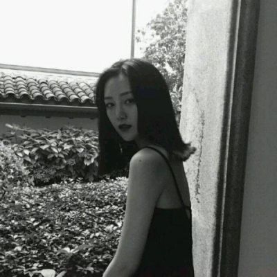 女生伤感意境头像黑白2018最新我们是有多难忘才会刻苦铭心