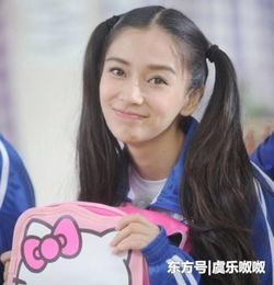 当女星们穿上校服,刘亦菲清纯,杨颖可爱,而她依旧冷艳