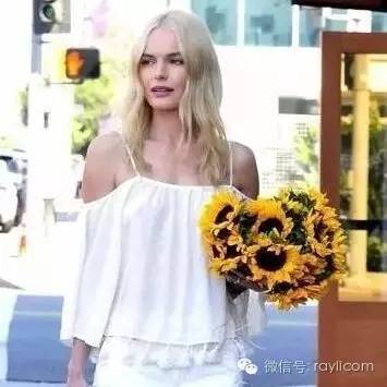 女星最红款1件一字领玩9种露肩穿法你还说你不得瑟