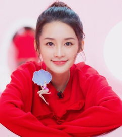 李沁身穿粉色公主蓬蓬裙参加网易盛典,清新甜美少女感爆棚