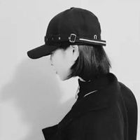 头像戴帽子女生酷带帽子女生酷侧面相机头像